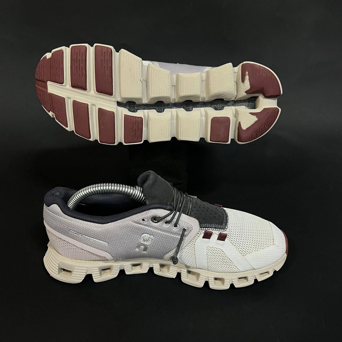 کفش پیاده روی اورجینال آن رانینگ (2022) مدل - کلئود 5 ( دست دوم )
