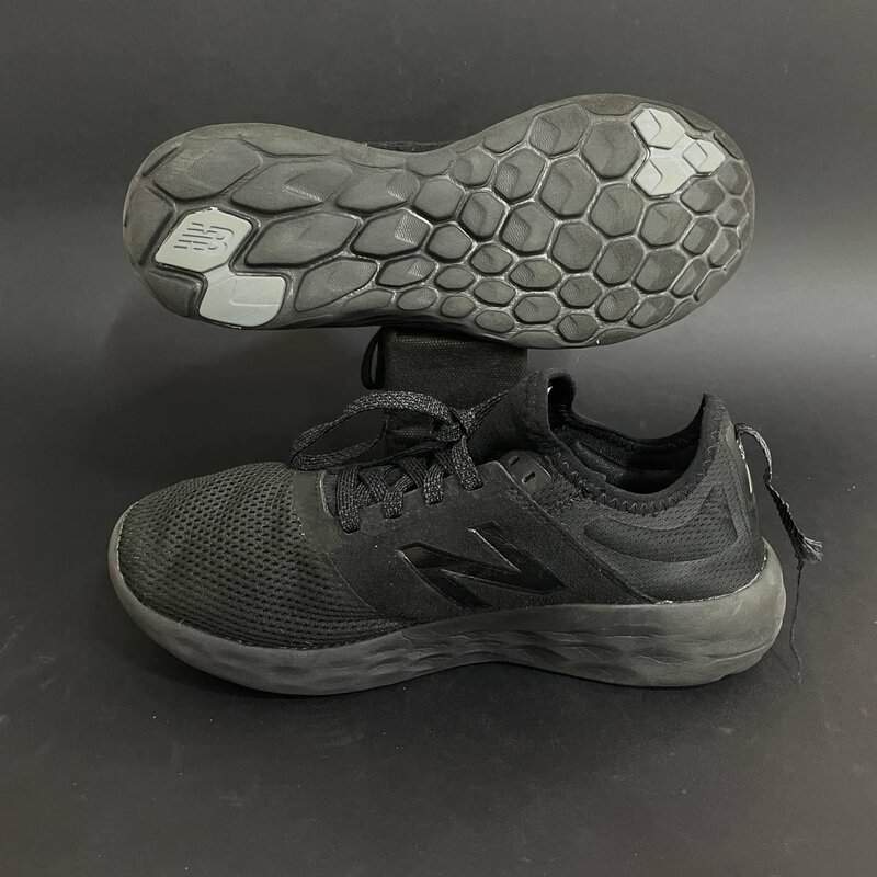 کفش پیاده روی اورجینال نیوبالانس مدل v2 ( دست دوم )