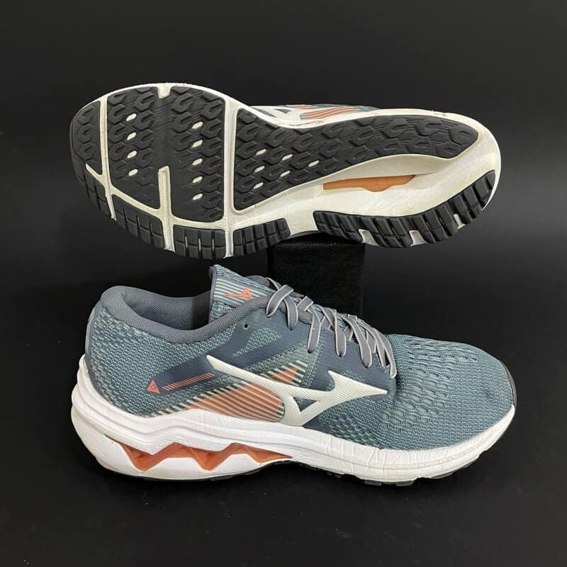 کفش پیاده روی اورجینال میزانو مدل اینسپایر 17 ( دست دوم )